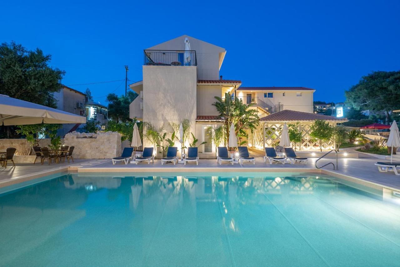 Makris Yialos Apartments ลาสซี ภายนอก รูปภาพ
