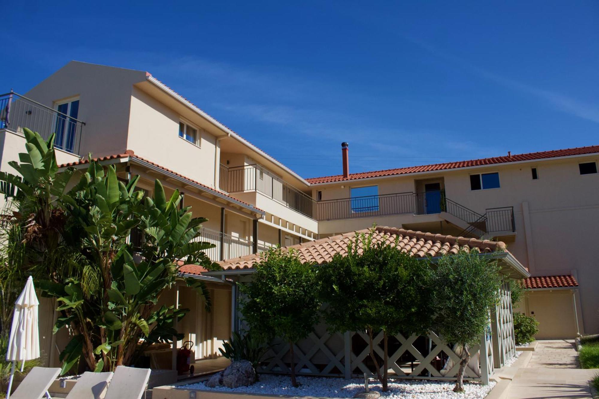 Makris Yialos Apartments ลาสซี ภายนอก รูปภาพ