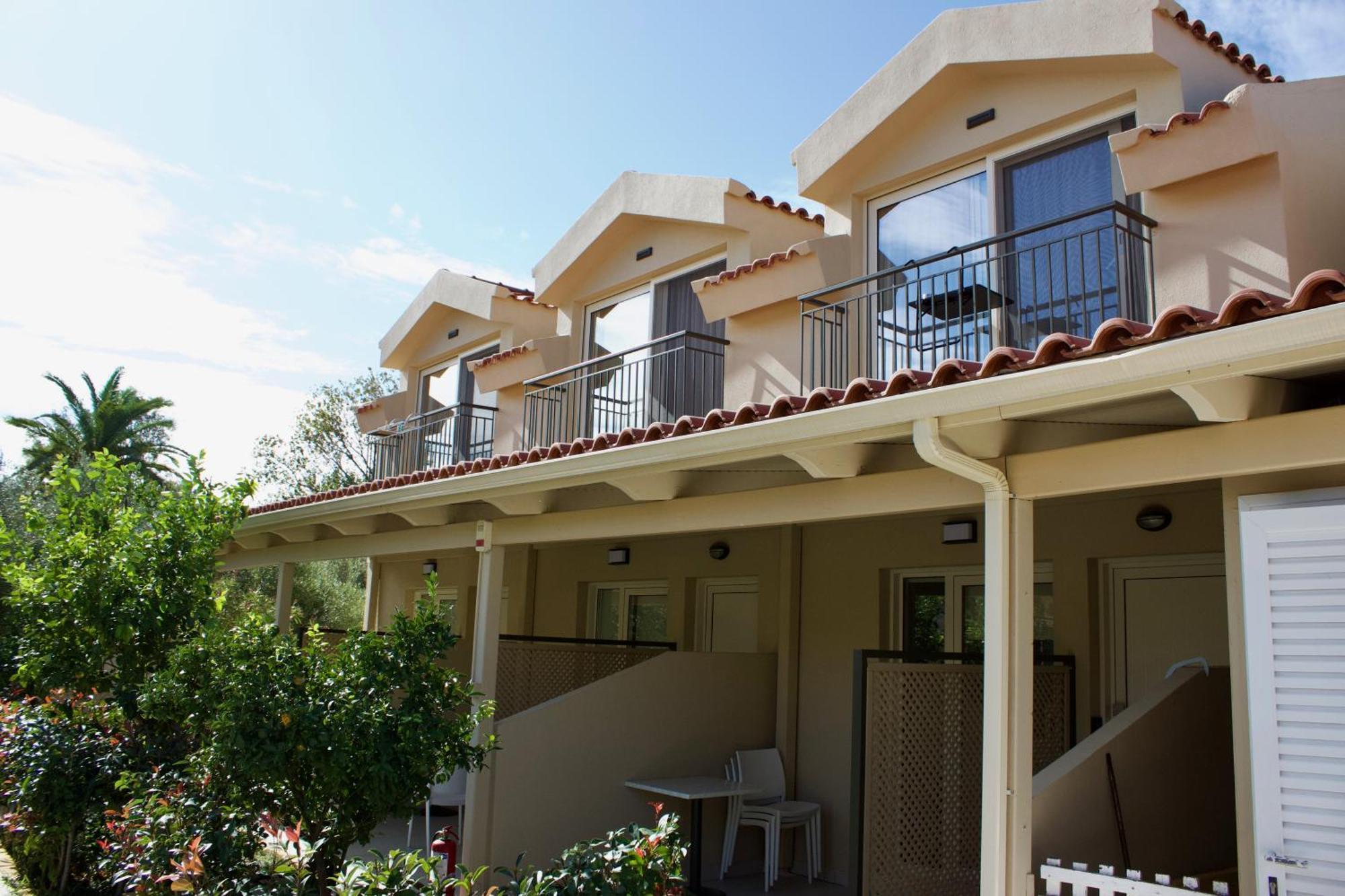 Makris Yialos Apartments ลาสซี ภายนอก รูปภาพ