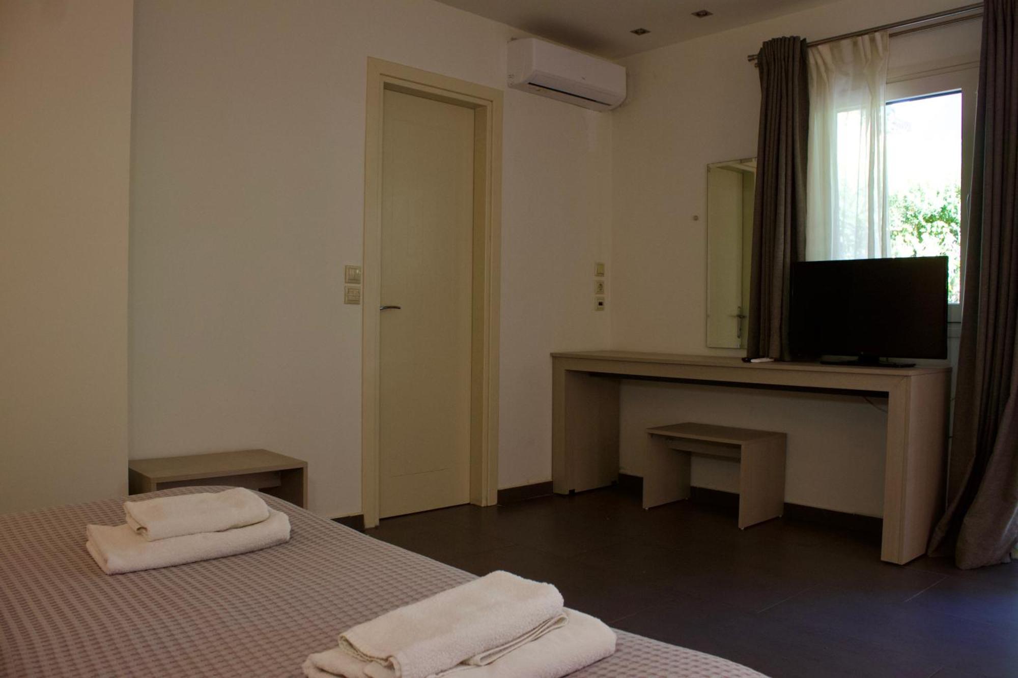 Makris Yialos Apartments ลาสซี ภายนอก รูปภาพ